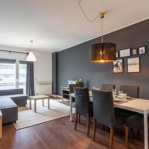 https://feels-like-home-expo-modern-flat-with-balcony.hotels-lisbon-portugal.com