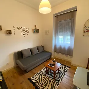 https://toms-surf-shelter-apartment.hotels-lisbon-portugal.com